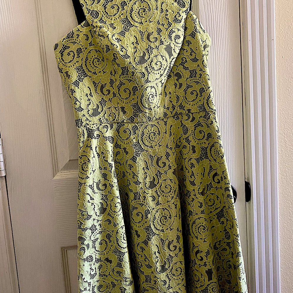 Preowned Bebe lace dress lime color